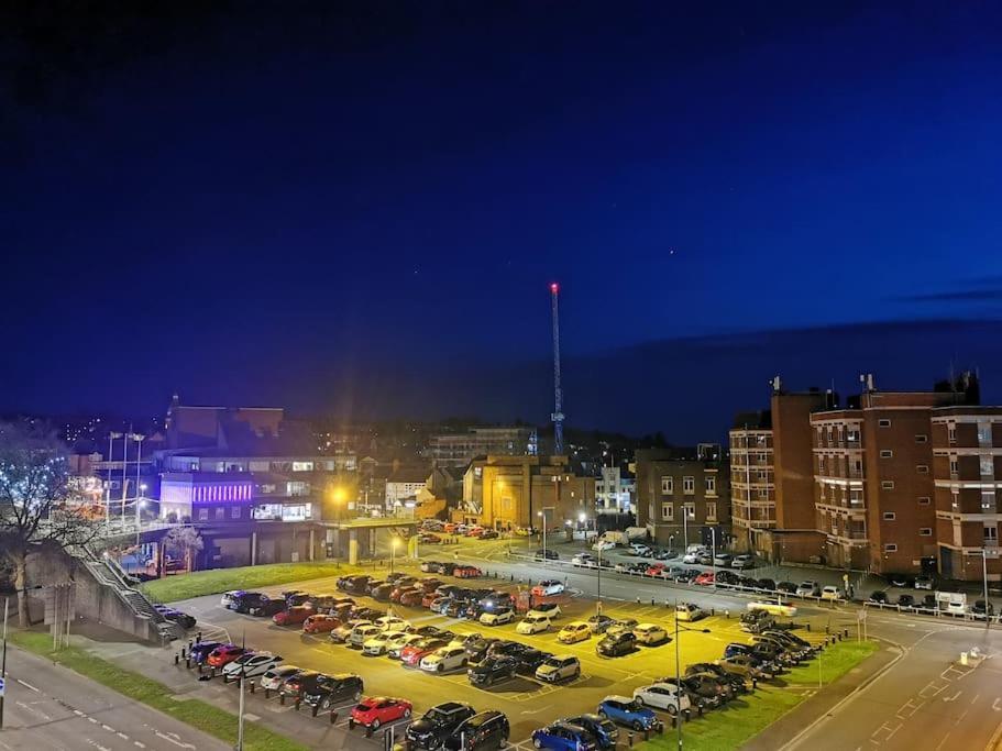 Paramount City View Swindon Buitenkant foto
